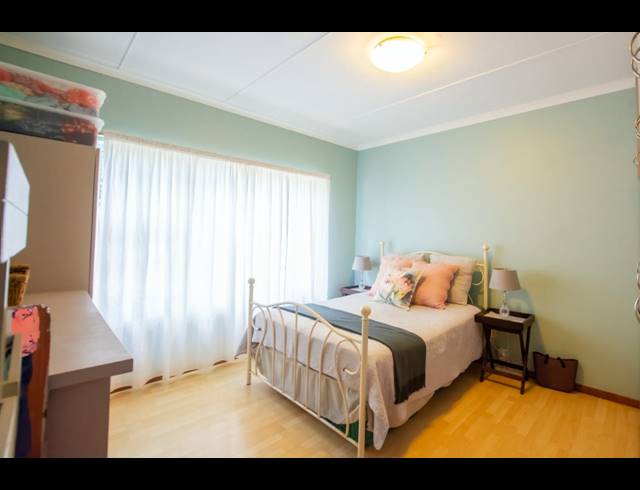4 BEDROOM HOUSE FOR SALE IN WAVECREST